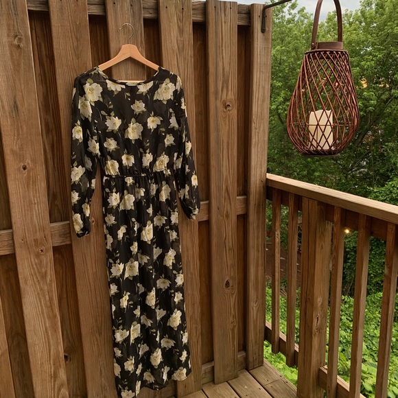 Forever 21 Sheer Floral Maxi - Picture 3 of 9